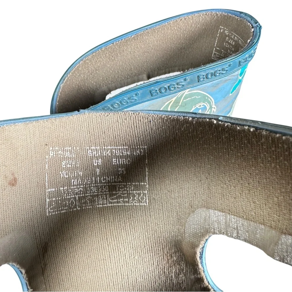 BOGS Pull-on Rubber Rain Boots in shark print